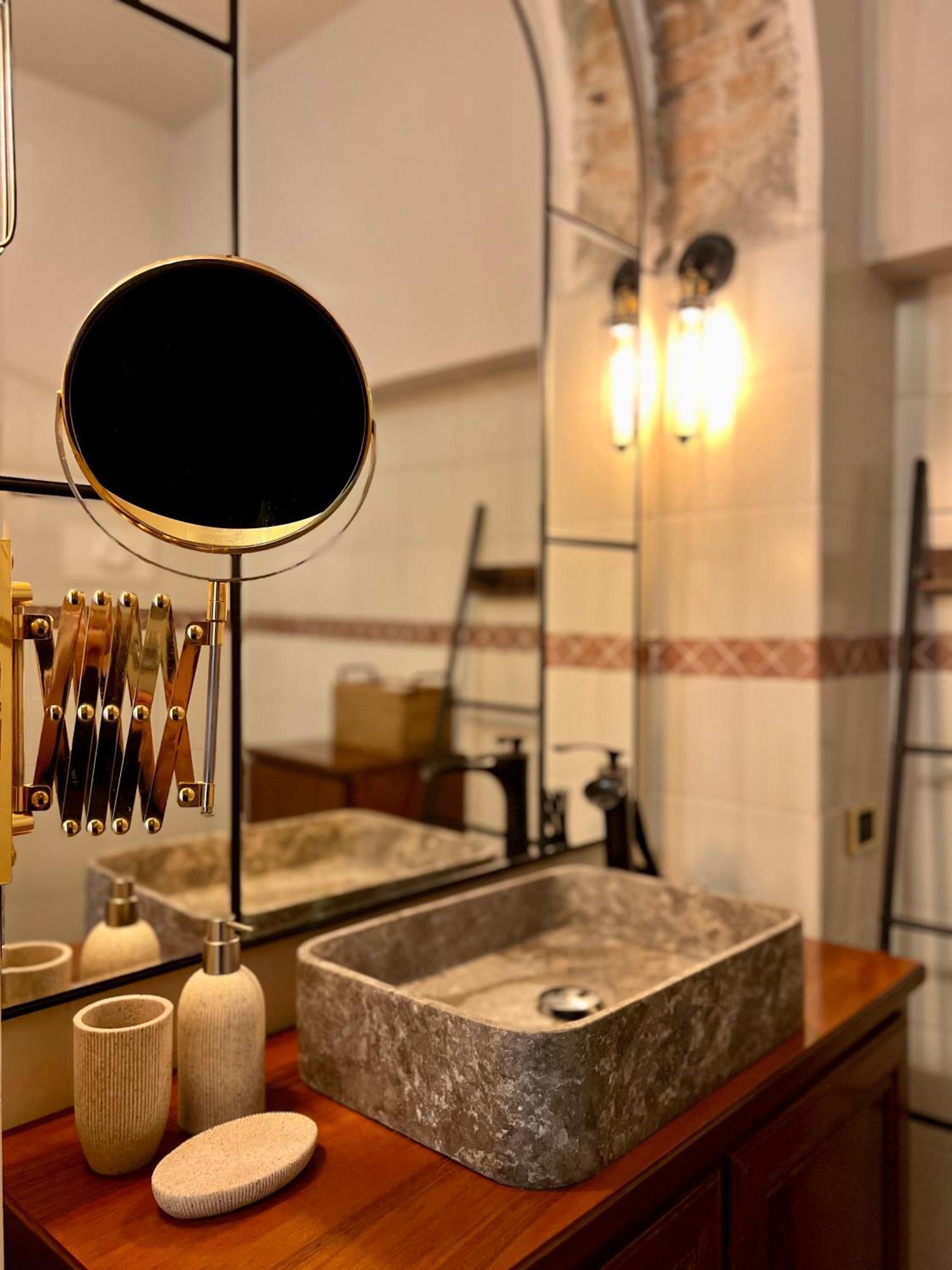 City Center 2 Bedroom Apt ベルガモ エクステリア 写真
